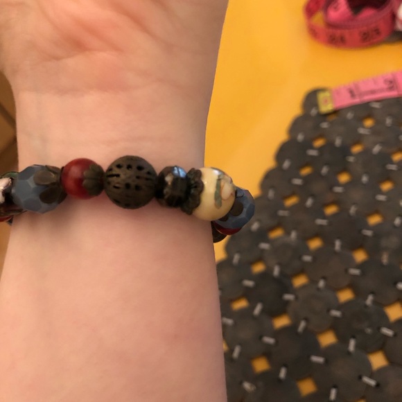 Accessorize 💙 Beaded Bracelet - Picture 5 of 8